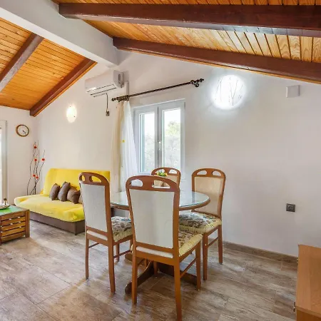 Rustic In With Garden * Silba